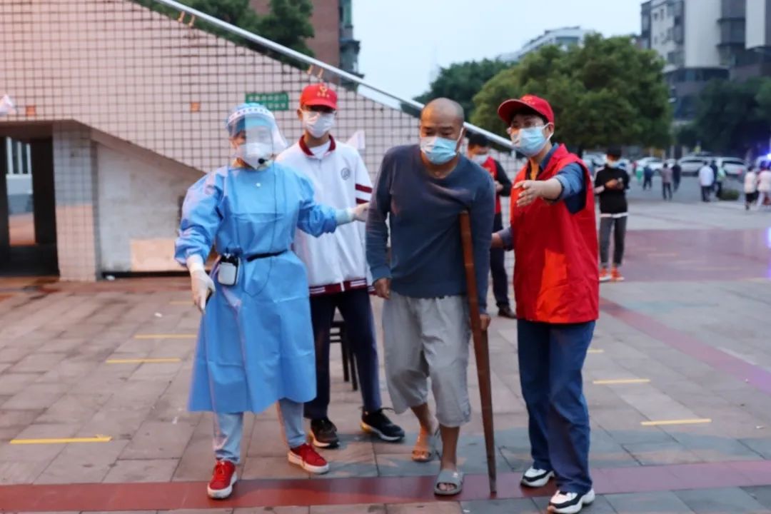 共戰(zhàn)疫情丨公司志愿服務(wù)隊(duì)助力疫情防控