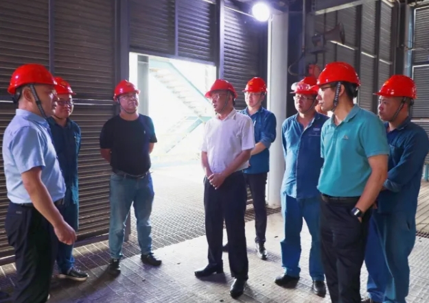 集團(tuán)領(lǐng)導(dǎo)調(diào)研聚碳酸酯裝置技改項目推進(jìn)情況2.png